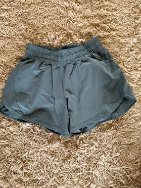 Lululemon Track That Mid-Rise Short 5" Size 8 Green Lined Pocket Elastic